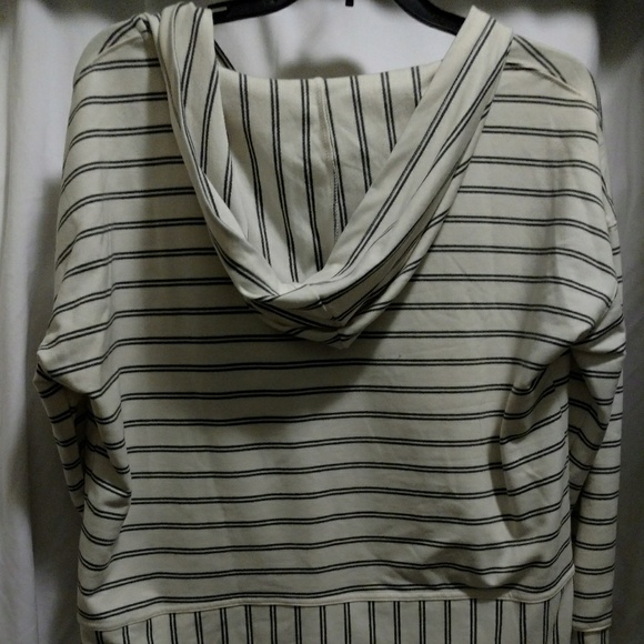 Striped hooded coverup - Picture 5 of 6
